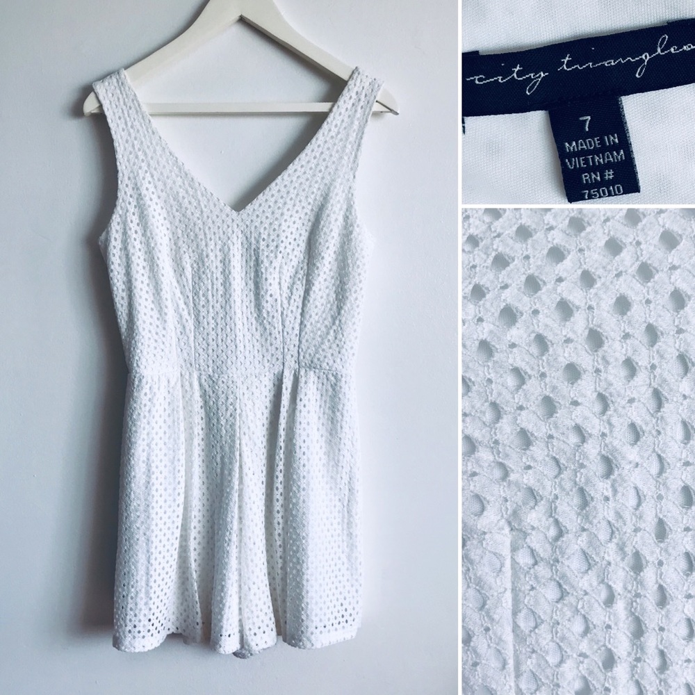 City Triangles Ivory Lace V-Neck Sleeveless Zip Lined Romper Shorts w Pleats 7
